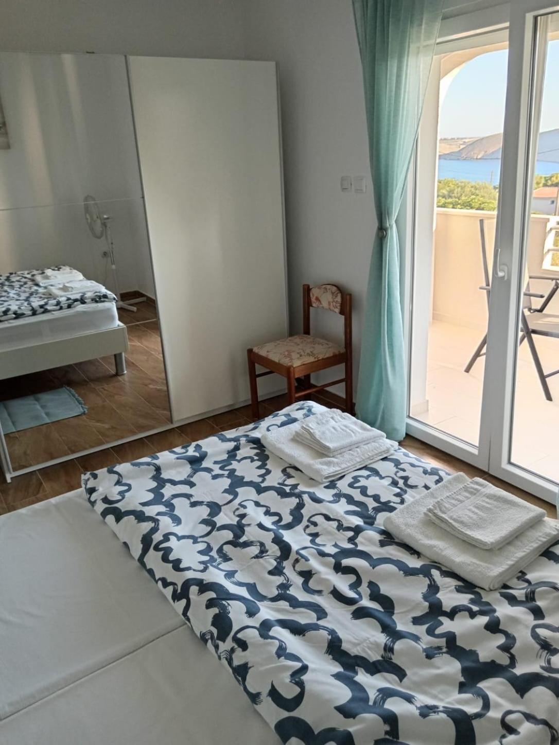 Apartmani Sol Vlasici Pag Town Esterno foto